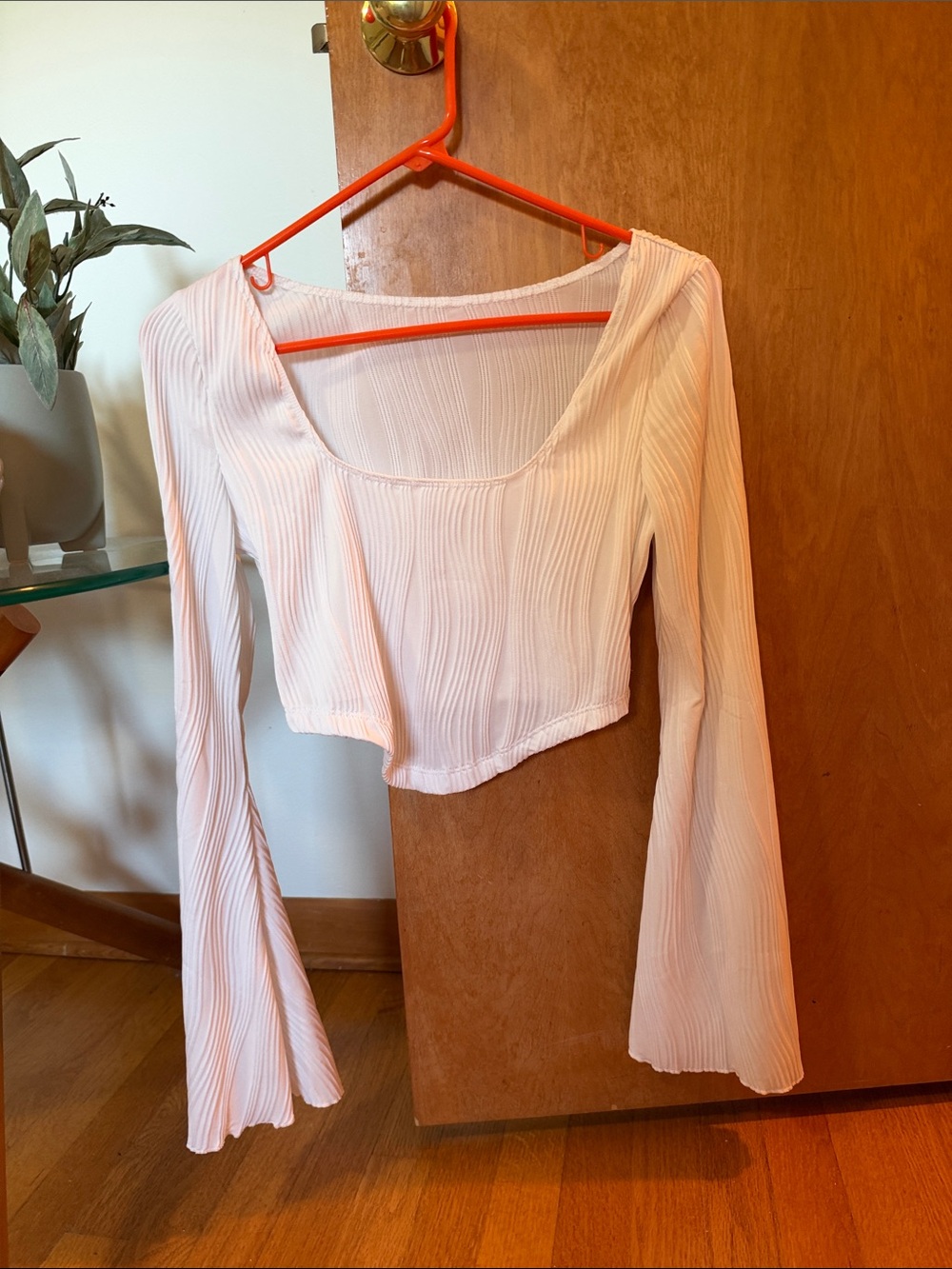 White flared sleeve crop top